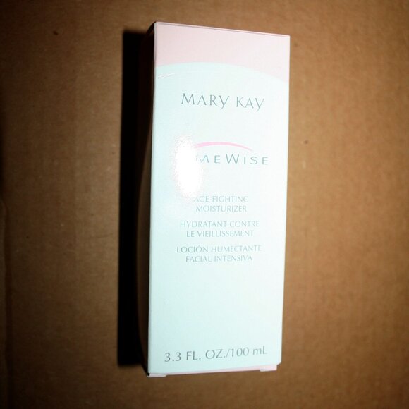 Mary Kay TimeWise Age Fighting Moisturizing Face/Neck Cream (#862800) 3.3 Fl Oz - Picture 2 of 3